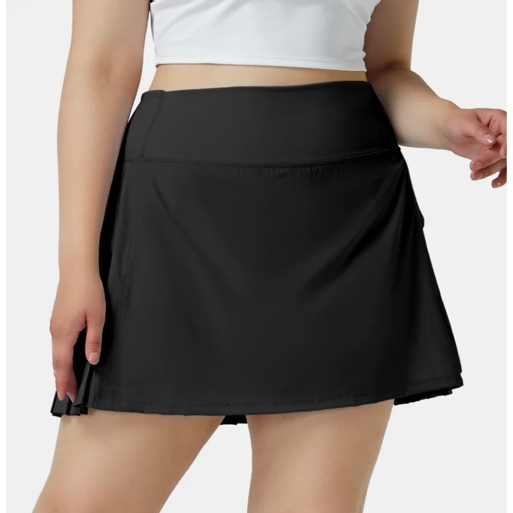 HALARA NWT pleated back tennis skirt